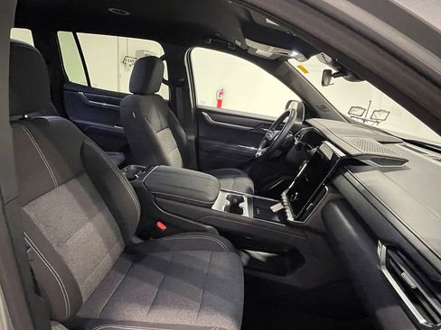 Used 2025 GMC Acadia Elevation image 28