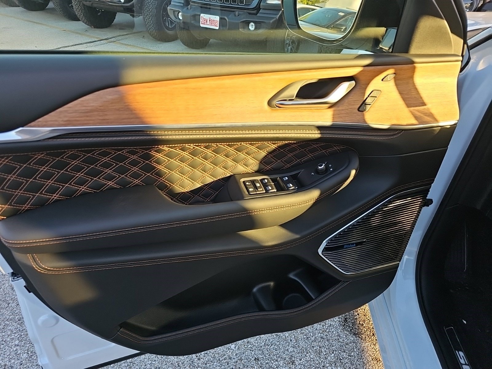 New 2027 Jeep Grand Cherokee Summit AWD/4WD image 18