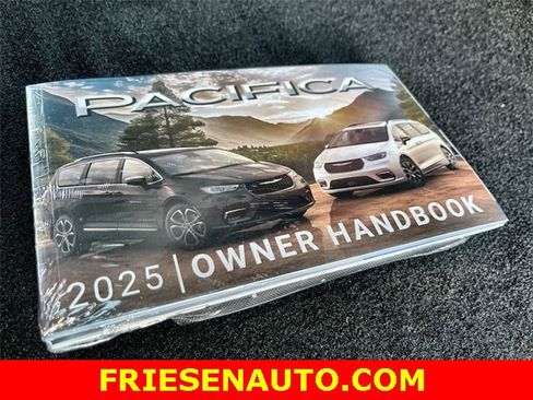 New 2025 Chrysler Pacifica Select w/ Uconnect Theater Family Group image 29