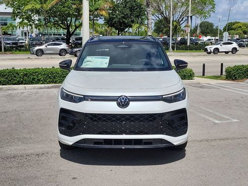New 2026 Volkswagen Tiguan SE R-Line FWD image 2