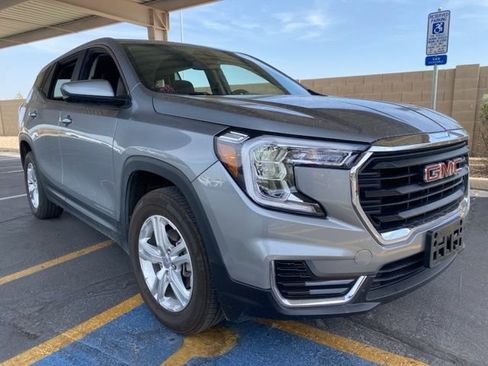 Used 2024 GMC Terrain SLE image 4