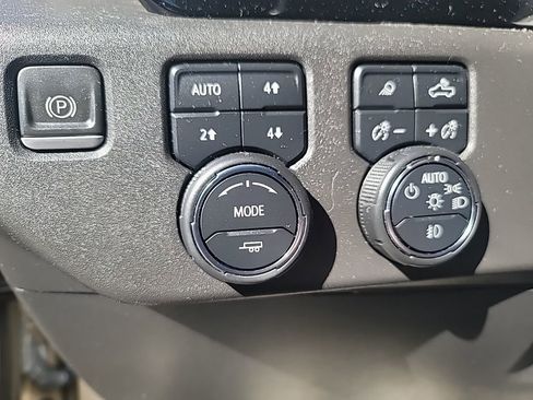 Used 2022 Chevrolet Silverado 1500 LT Trail Boss w/ LT Trail Boss Premium Package image 18