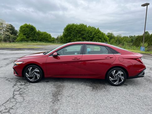 Used 2025 Hyundai Elantra Limited FWD image 6