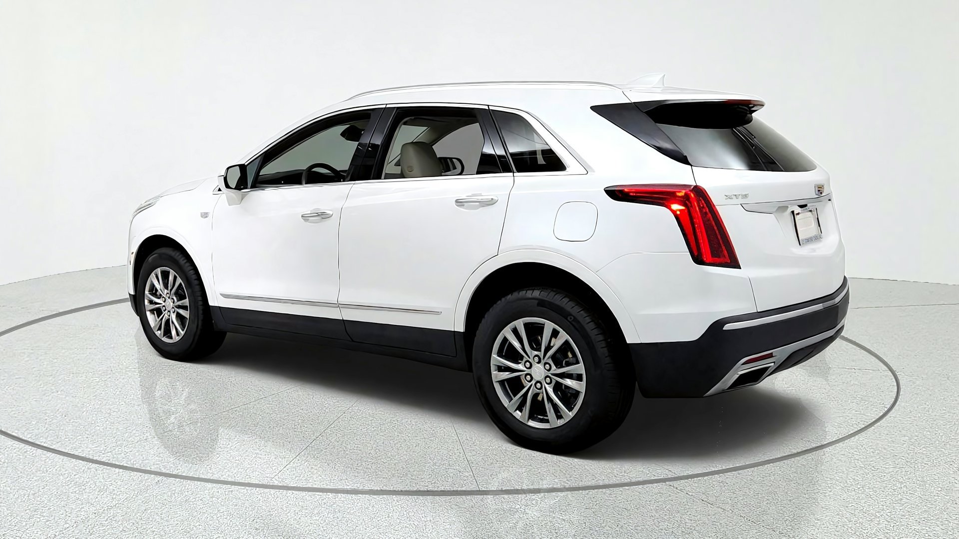 Used 2023 Cadillac XT5 Premium Luxury FWD image 3
