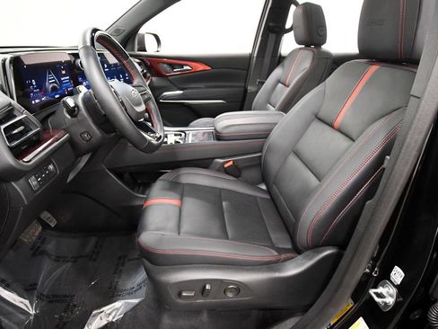 Used 2024 Chevrolet Traverse RS AWD/4WD image 14