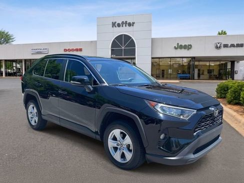 Used 2021 Toyota RAV4 XLE FWD image 2