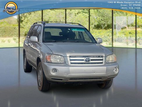 Used 2005 Toyota Highlander 2WD V6 w/ 3rd Row image 2