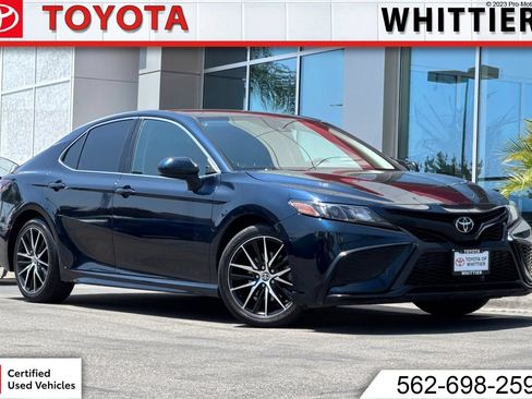 Used 2021 Toyota Camry SE FWD image 1