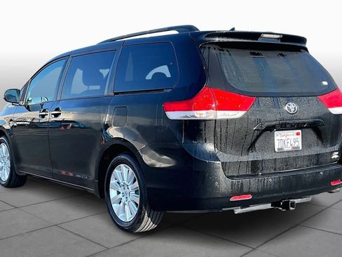 Used 2014 Toyota Sienna XLE image 11