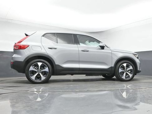 Used 2024 Volvo XC40 B5 Plus w/ Protection Package Premier AWD/4WD image 17