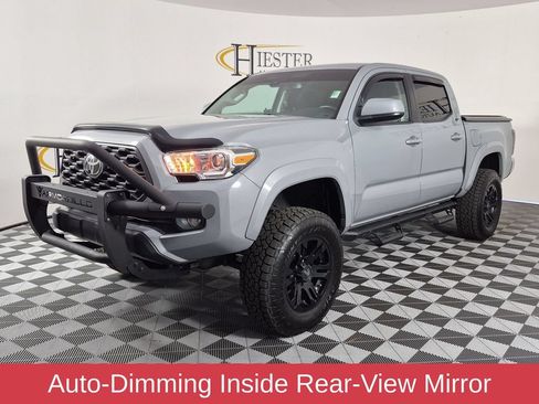 Used 2020 Toyota Tacoma SR5 AWD/4WD image 8