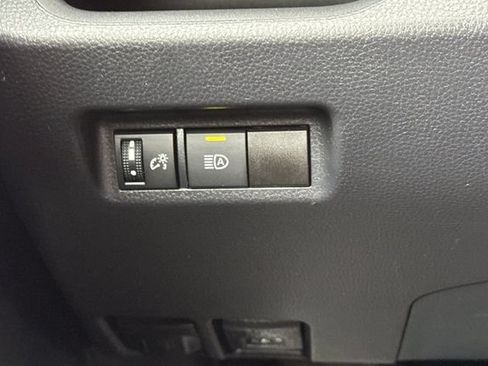 Used 2021 Toyota RAV4 LE AWD/4WD image 41