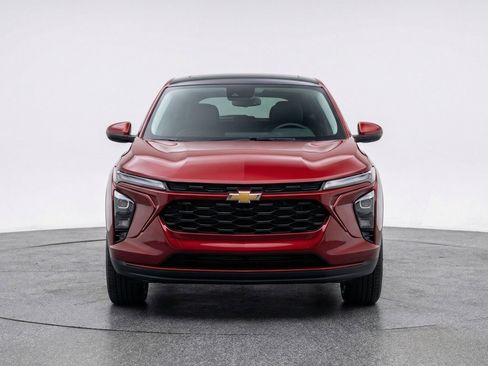 Used 2025 Chevrolet Trax LT w/ LT Convenience Package FWD image 2