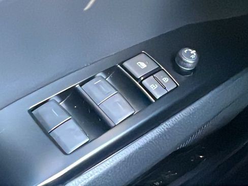 Used 2025 Toyota Camry SE w/ Convenience Package FWD image 18