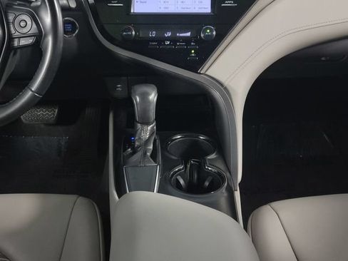 Used 2019 Toyota Camry SE w/ Convenience Package FWD image 27