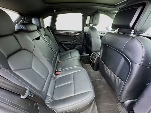 Used 2021 Porsche Macan image 19