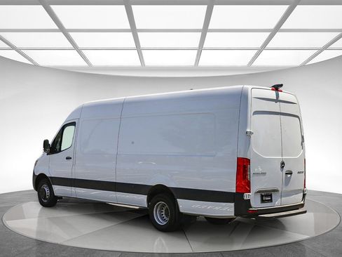 Used 2024 Mercedes-Benz Sprinter 3500 image 2