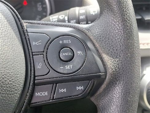 Used 2022 Toyota RAV4 XLE image 22