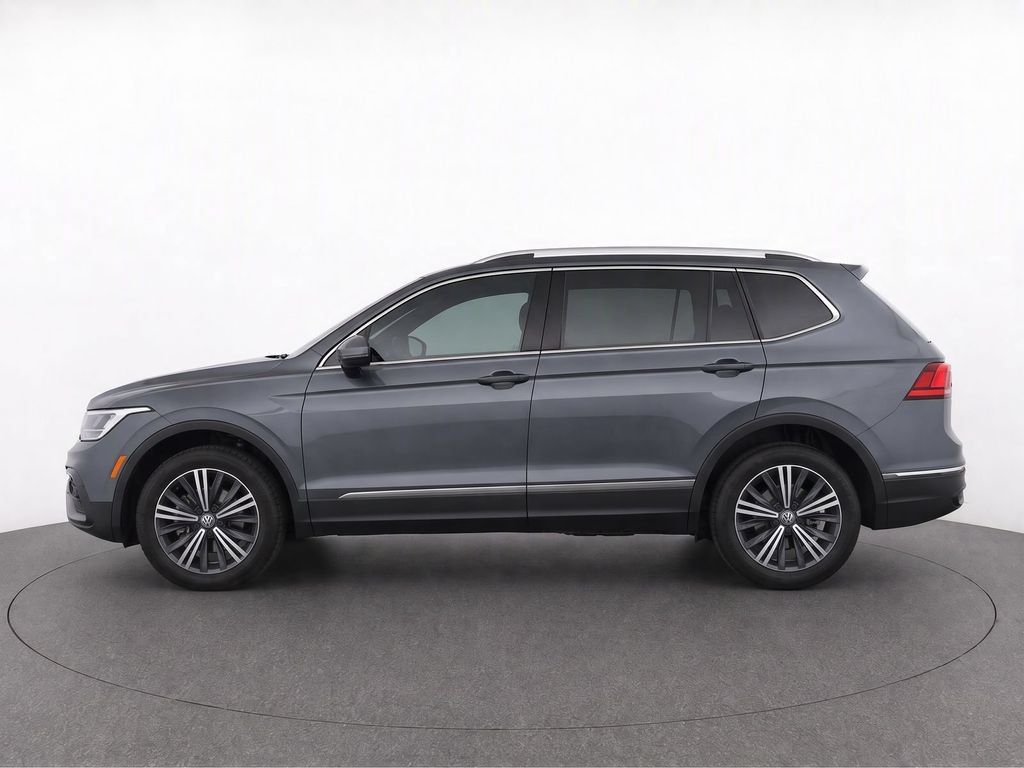 Used 2018 Volkswagen Tiguan SEL AWD/4WD image 3