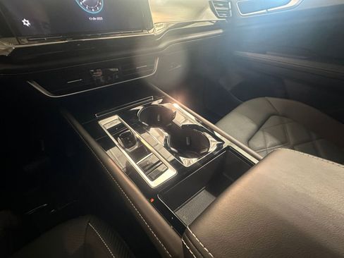 Used 2025 Volkswagen Atlas Cross Sport SE image 41