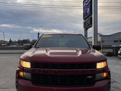 Used 2019 Chevrolet Silverado 1500 Custom w/ Custom Convenience Package image 2