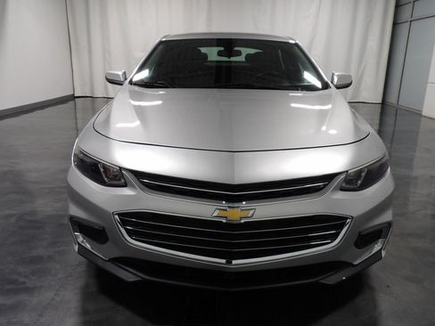 Used 2018 Chevrolet Malibu LT FWD image 2