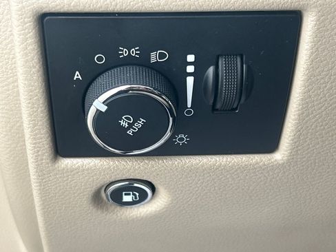 Used 2021 Jeep Grand Cherokee Laredo image 24