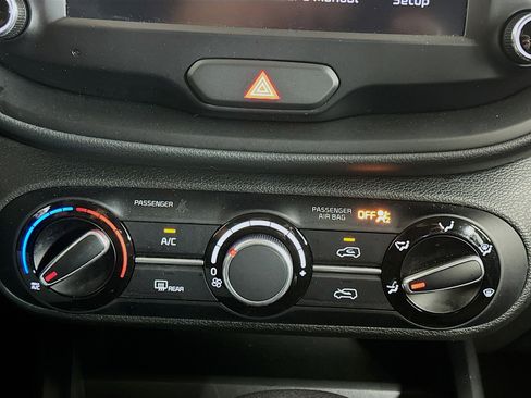 Used 2025 Kia Soul LX w/ LX Technology Package image 23