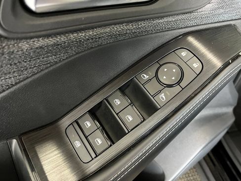 Used 2023 Nissan Rogue SV AWD/4WD image 4