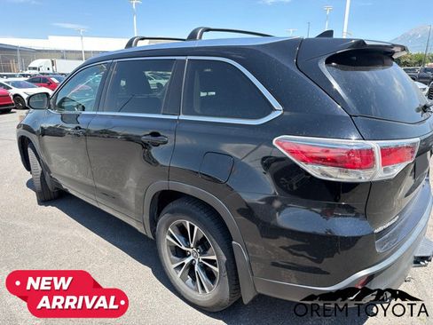 Used 2016 Toyota Highlander XLE AWD/4WD image 3