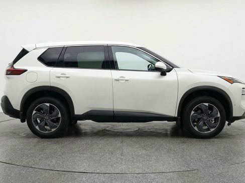 Used 2025 Nissan Rogue SV AWD/4WD image 11