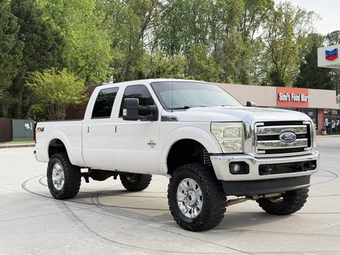 Used 2015 Ford F250 Lariat w/ Lariat Interior Package image 3