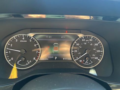 Used 2025 Nissan Pathfinder SL image 10