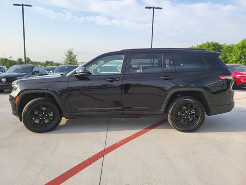 Used 2025 Jeep Grand Cherokee L Altitude RWD image 3