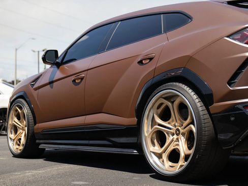 Used 2019 Lamborghini Urus AWD/4WD image 17