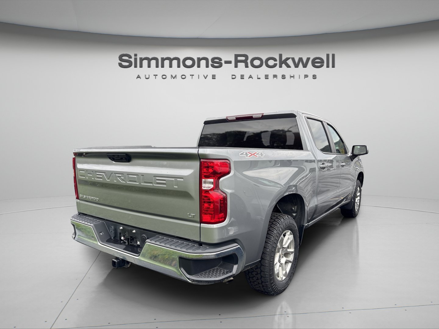 Used 2024 Chevrolet Silverado 1500 LT AWD/4WD image 5