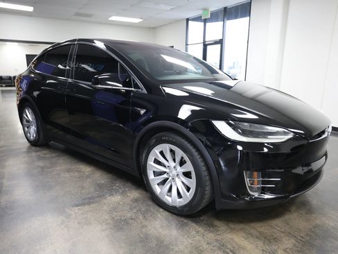 Used 2018 Tesla Model X 75D image 7