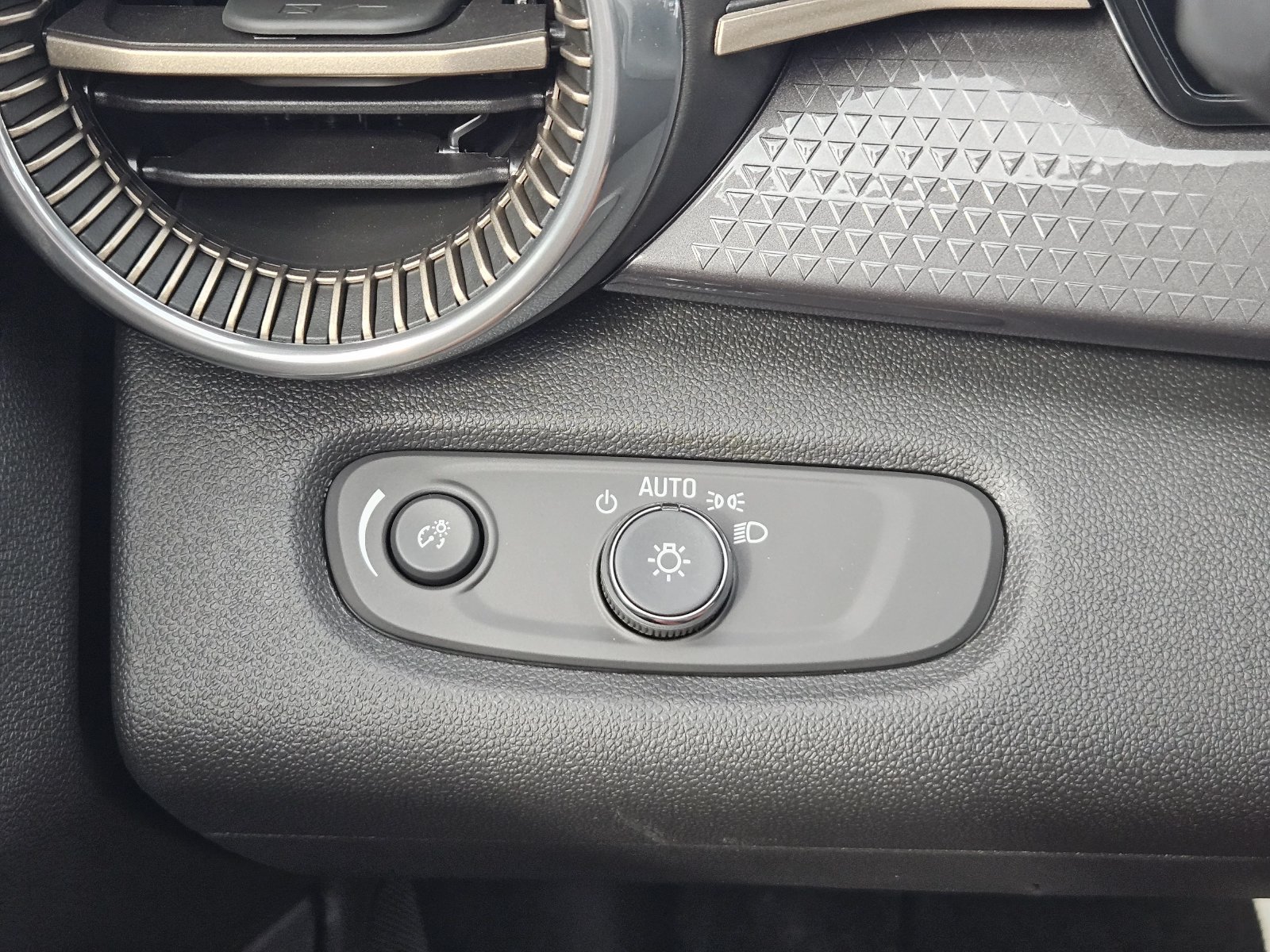 New 2026 Chevrolet Trax ACTIV w/ Driver Confidence Package FWD image 23