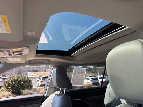 Used 2023 Toyota Highlander XLE image 25