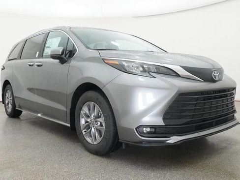 New 2026 Toyota Sienna XLE FWD image 20