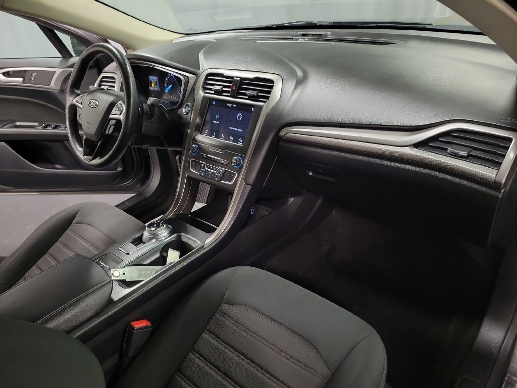 Used 2019 Ford Fusion SE FWD image 32