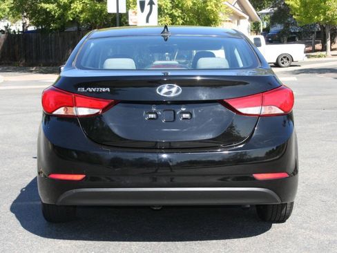 Used 2016 Hyundai Elantra SE w/ Option Group 02 FWD image 5