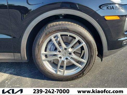 Used 2023 Porsche Cayenne AWD/4WD image 7