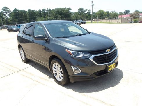 Used 2020 Chevrolet Equinox LS w/ LS Convenience Package FWD image 4