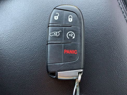 Used 2021 Jeep Grand Cherokee Limited image 34