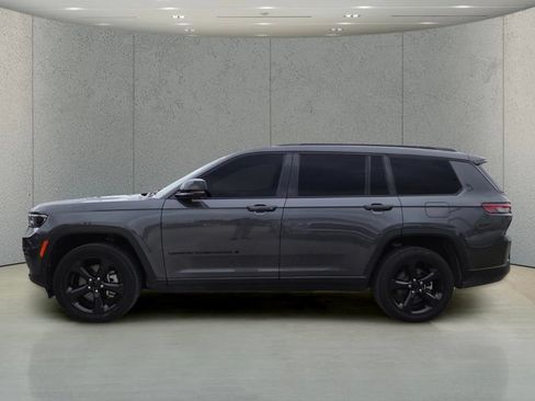 Used 2023 Jeep Grand Cherokee L Laredo RWD image 9