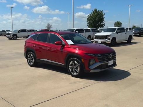 Used 2025 Hyundai Tucson SEL FWD image 2