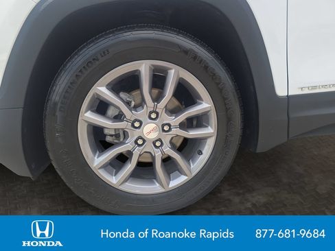 Used 2024 GMC Terrain SLT FWD image 9