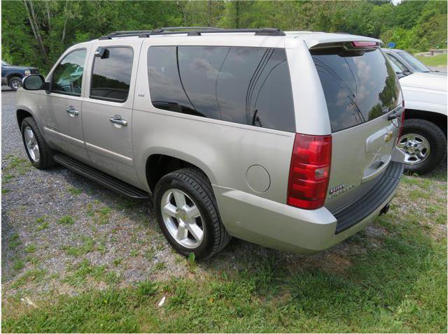 Used 2007 Chevrolet Suburban LTZ w/ LTZ Preferred Equipment Group AWD/4WD image 19