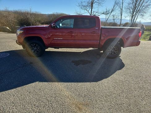 Used 2020 Toyota Tacoma SR5 image 3